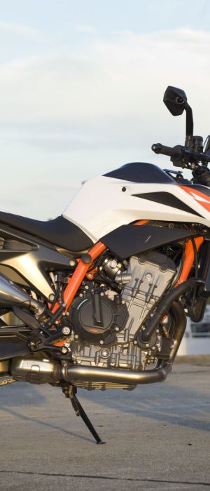 Motorka KTM Duke 890 R 
