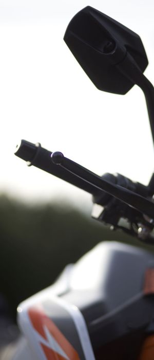 Motorka KTM Duke 890 R 